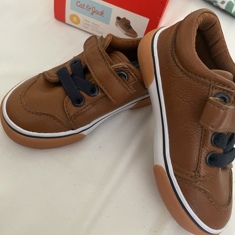 Toddler shoes size 5
